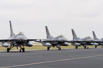 போர் பதற்றம்; F-16 போர் வானூர்திகளை நிலைநிறுத்திய துருக்கி