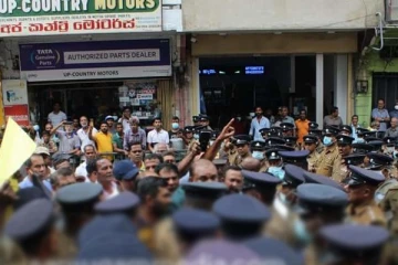 மஹிந்த ராஜபக்சவுக்கு எதிராக போராட்டம்; 10 பேர் கைது!