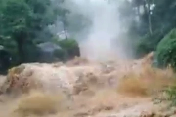 ඔබත් පරිස්සමෙන් රට තුළ කාලගුණයෙන්  අවදානම් සහගත තත්ත්වයක්... (ViDEO )