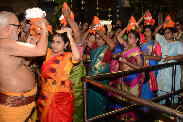 ஜிந்துப்பிட்டி ஸ்ரீ சிவசுப்பிரமணிய சுவாமி ஆடி முருகவேல் விழா; வீதியுலா வந்த பாற்குட, காவடி பவனி | Jindupitti Sri Sivasubramania Swami Aadi Murugavel