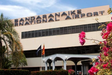 வெளிநாட்டில் இருந்து வந்த பெண் அதிரடியாக கைது