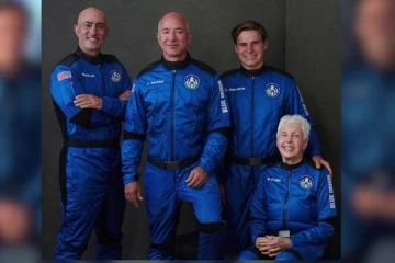 இன்று விண்வெளிப் பயணம் செல்லும் ஜெப் பெசோஸ்