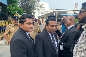 இலங்கை பொலிஸ் தலைமையகத்திற்கு முன்பாக ஆர்ப்பாட்டம் (Live)