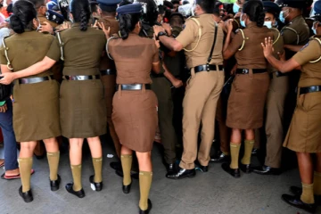 மொட்டுக் கட்சி பெண் உறுப்பினர் மீது  அழுகிய முட்டை தாக்குதல்!