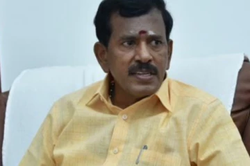 ஈரோட்டில் வாக்குப்பதிவை நிறுத்தி தர்ணாவில் ஈடுபட்ட தோப்பு வெங்கடாச்சலம் - பரபரப்பு சம்பவம்