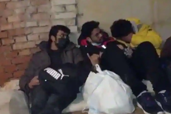 உக்ரைனில்  கடும் குளிரிலும், பசியிலும் தவிக்கும்  500  இந்தியர்கள் | Troubled By The Guidance Of The Embassy