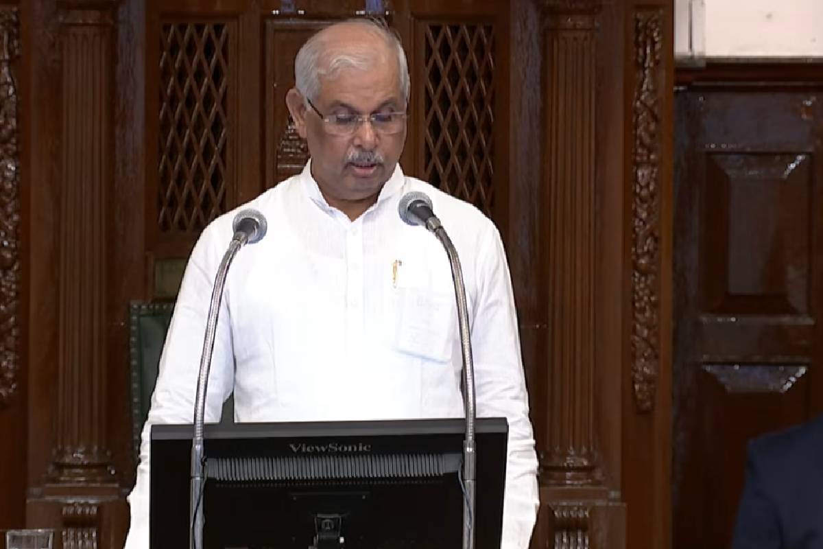 இருமொழிக் கொள்கையே தமிழகத்தில் பின்பற்றப்படும் - திருத்தமின்றி உரையை வாசித்த ஆளுநர் | Tvk Govt 1St Assembly Session With Governor Speech