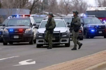 பாடசாலைக்குள் துப்பாக்கியுடன் வந்த மாணவனை சுட்டுகொன்ற பொலிஸார்! பரபரப்பு சம்பவம்