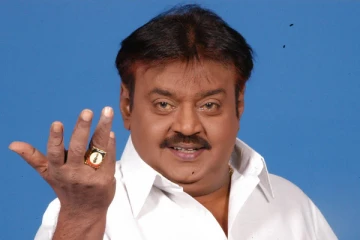 கிரிக்கெட் வீரர் பிரைன் லாராவுடன் நடிகர் விஜயகாந்த்.. இதுவரை பலரும் பார்த்திராத புகைப்படம்