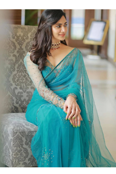 losliya recent saree photos losliya recent saree photos