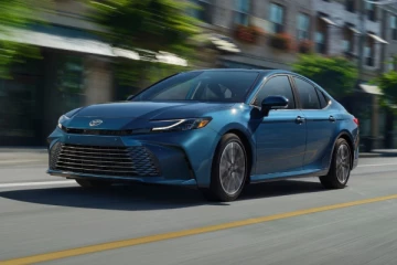 9-ஆம் தலைமுறை Camry காரை வெளியிட்டுள்ள Toyota., விலை என்ன தெரியுமா?