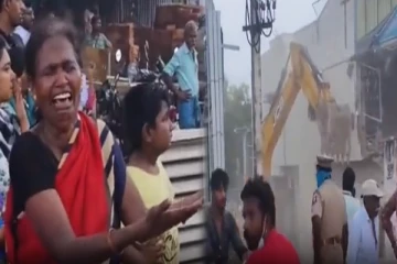 சென்னை பல்லாவரத்தில் இடிக்கப்பட்ட 700 வீடுகள் - வாழ்ந்த வீட்டை பார்த்து கதறி அழுத பெண்!