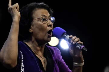 சுரினாம் நாட்டின் முதல் பெண் ஜனாதிபதியாக ஜெனிபர் தெரிவு