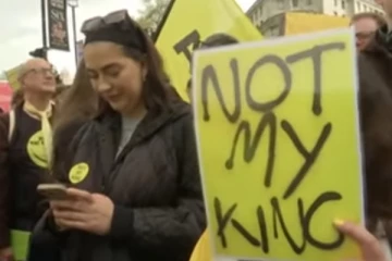 තුන්වන චාල්ස් රජුව ප්‍රතික්ෂේප කරමින් බ්‍රිතාන්‍යය පුරා විරෝධතා - පිරිසක් පොලිස් අත්අඩංගුවට.. එහි තත්ත්වය.. (VIDEO)