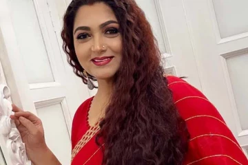 தேவதையாக ஜொலிக்கும் நடிகை குஷ்பு: புதிதாக வெளியிட்ட புகைப்படத்தால் அதிர்ச்சியில் ரசிகர்கள்