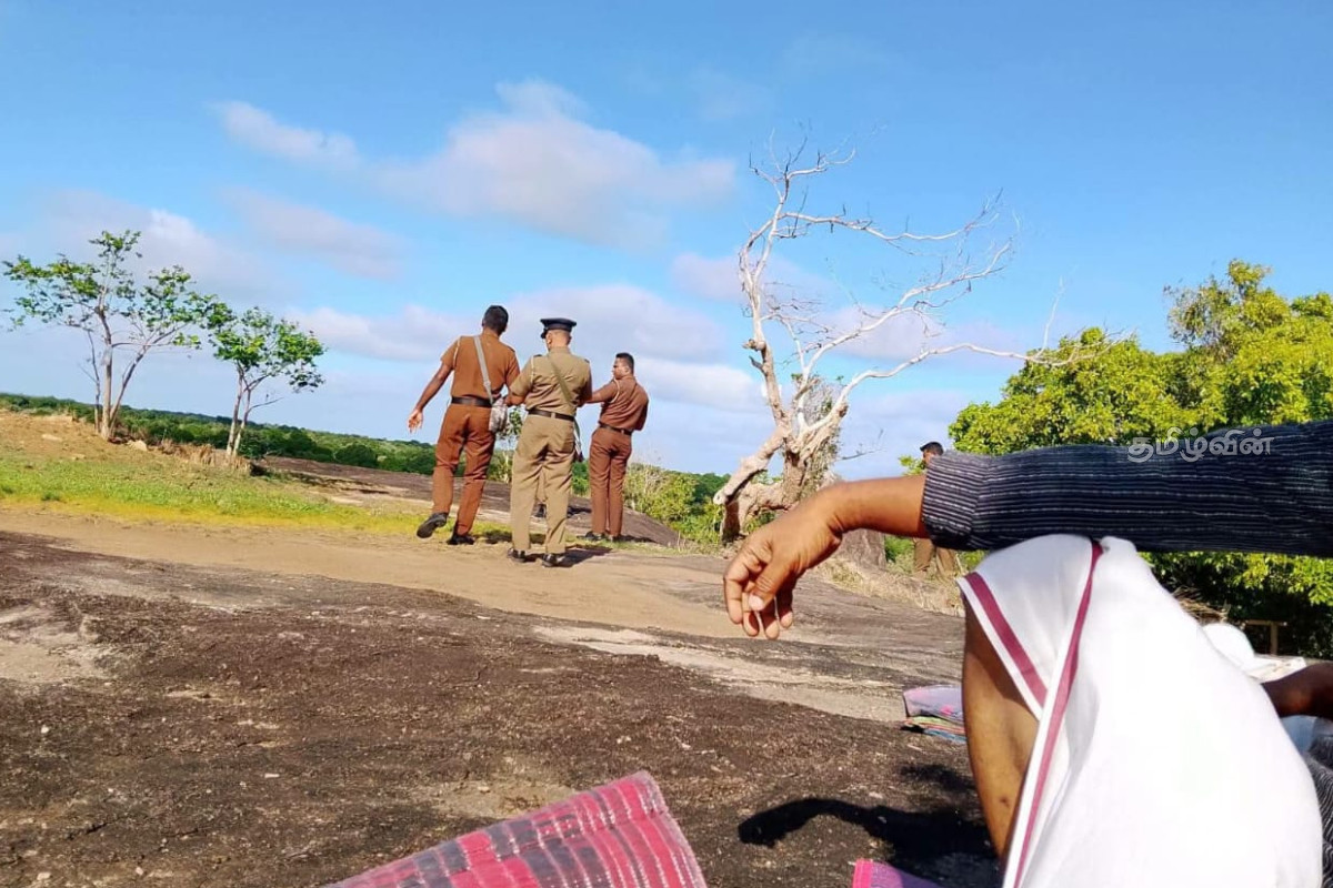 வெடுக்குநாறி ஆலயத்தில் புத்தர் சிலை வைக்கப்பட்டதால் பதற்றம்: குவிக்கப்பட்டுள்ள விசேட அதிரடிப்படை | Wearing Shoes At Vedukunari Athisivan Devasthanam வெடுக்குநாறி ஆலயத்தில் புத்தர் சிலை வைக்கப்பட்டதால் பதற்றம்: குவிக்கப்பட்டுள்ள விசேட அதிரடிப்படை | Wearing Shoes At Vedukunari Athisivan Devasthanam