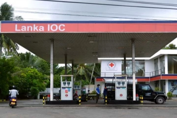 கிளிநொச்சியில் எரிபொருள் சேகரிப்பு களஞ்சியசாலை காணியை தனியார் நிறுவனத்திற்கு வழங்க ஆளுனர் முயற்சி: சிவஞானம் சிறிதரன் கண்டனம்