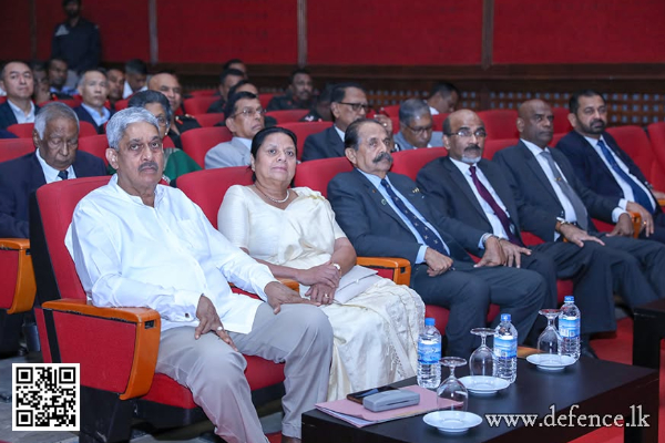 සරත් ෆොන්සේකාගේ "හමුදාපතිගේ පොරොන්දුව" කෘතිය එළිදක්වයි | Sarath Fonseka S Army Commander S Promise