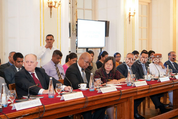 கொழும்பில் தூதரக அதிகாரிகளை சந்தித்த அலி சப்ரி(Photos) | Ali Sabry Met With Diplomatic Officials In Colombo