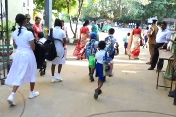 கிளிநொச்சியில்  பாதசாரி கடவையைக் கடக்க முற்பட்ட மாணவிக்கு நேர்ந்த கதி