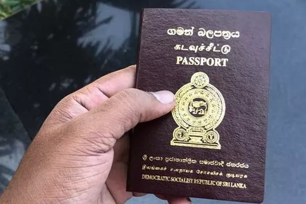 கட்டுநாயக்க விமான நிலையத்தில் வைத்து நாடுகடத்தப்பட்ட வெளிநாட்டு பிரஜைகள் | Deported Foreign Nationals Held Katunayake Airport