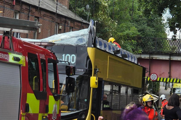 லண்டன் மான்செஸ்டர் பகுதியில் கோர விபத்து | Accident In The Manchester Area Of London Bridge