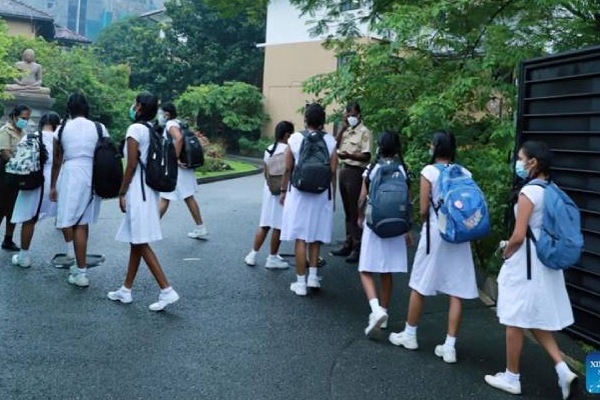 எதிர்வரும் திங்கட்கிழமை முதல் மீண்டும் பாடசாலைகள் ஆரம்பமா? | Will Schools Start Again From Next Monday