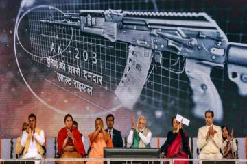 ரஸ்யாவின் கலாஷ்நிகோவ் ஏகே-203 துப்பாக்கி - இந்தியாவின் அதிரடி நகர்வு