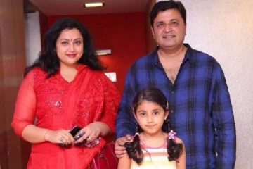 கணவர் இறந்து 40 நாட்களுக்கு பிறகு வெளியே வந்த மீனா- சமீபத்தில் எங்கே சென்றுள்ளார் பாருங்க