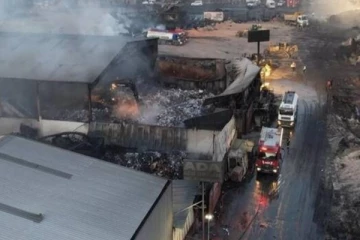 துருக்கி அடுக்குமாடி குடியிருப்பில் தீ விபத்து ; மூவர் பலி!