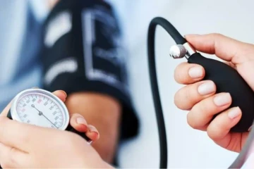 உயர் ரத்த அழுத்தம் இருப்பவர்கள் இந்த உணவுகளை சாப்பிடாதிங்க ; இப்போவே நிறுத்திடுங்க