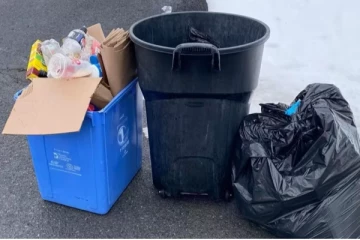 கனடாவில் குப்பை சேகரிப்பு பைகளினால் எழுந்துள்ள சர்ச்சை