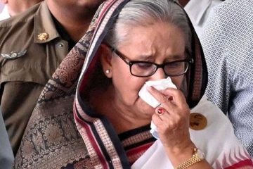 பங்களாதேஷ் ஏற்பட்ட கலவரத்தை தொடர்ந்து ஷேக் ஹசீனா இந்தியாவில் தஞ்சம்