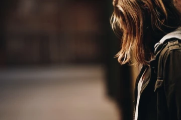 “சீரியல்களில்  நடிக்க வைப்பதாக ஆசை வார்த்தை காட்டி  ஆசிரியையை மோசம் செய்த சீரியல் மேனேஜர்”