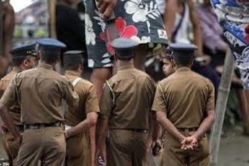 தந்தையின் வாள்வெட்டில் மகன் பலி மனைவி படுகாயம்