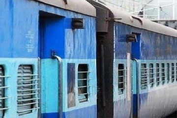 நள்ளிரவில் ஓடும் ரயிலில் அலறிய இளம்பெண்: முதியவர் செய்த மோசமான செயல்