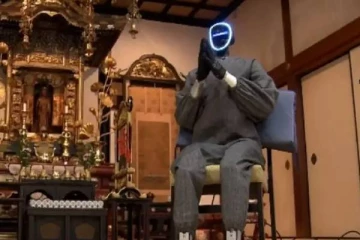 துறவிகளை மாற்றிய ரோபோ ; ஆன்மீக ஆலோசனை தரும் செயற்கை நுண்ணறிவு