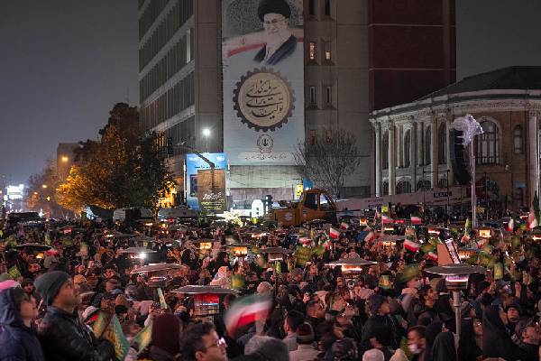 ஆயிரக்கணக்கானோரின் உயிரைப் பறித்த போராட்டம் தொடர்பில் விசாரணைக்கு உத்தரவிட்ட ஈரான் | Iran To Investigate Deadly Protests