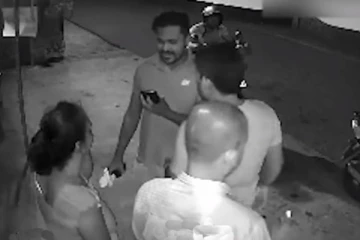 விற்பனை நிலையம் ஒன்றில் ஏற்பட்ட மோதல்: பெண் உட்பட மூவர் மீது கொடூர சம்பவம்!