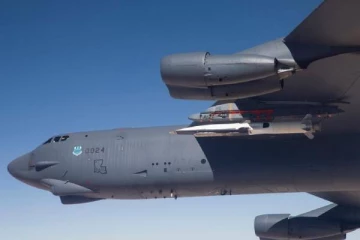 ரஷ்யாவுக்கு சவால் விடும் வகையில்.. வெற்றிகரமாக பரிசோதிக்கப்பட்ட அமெரிக்காவின் புதிய ஏவுகணை!