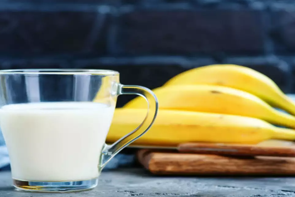 பால் குடித்ததும் வாழைப்பழம் சாப்பிடலாமா? | Can You Eat Banana After Drinking Milk