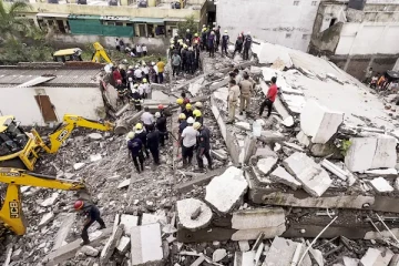 மொத்தமாய் சரிந்த 5 மாடி கட்டடம்; உயரும் பலி எண்ணிக்கை - தொடரும் சோகம்!