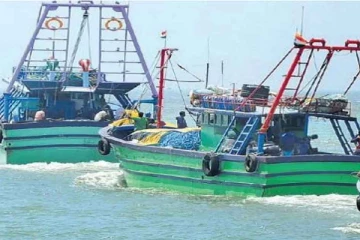 தமிழக மீனவர்கள் 9 பேர் கைது - இலங்கை கடற்படை அதிரடி