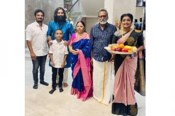 மனைவி ஐஸ்வர்யாவை தொடர்ந்து மகன்களையும் ஒதுக்கினாரா நடிகர் தனுஷ்? - புகைப்படத்தால் ரசிகர்கள் குழப்பம்