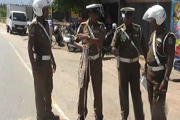 அதிகாலையில் நேர்ந்த கோர விபத்தில் ஒருவர் பலி ; தப்பிச்சென்ற வாகனத்தை தேடும் பொலிஸார் | One Dead Early Morning Accident Police Searching அதிகாலையில் நேர்ந்த கோர விபத்தில் ஒருவர் பலி ; தப்பிச்சென்ற வாகனத்தை தேடும் பொலிஸார் | One Dead Early Morning Accident Police Searching