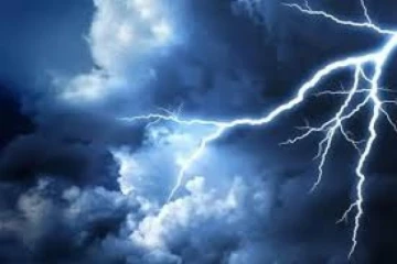 யாழில் மின்னல் தாக்கி பெண் வைத்தியசாலையில்!