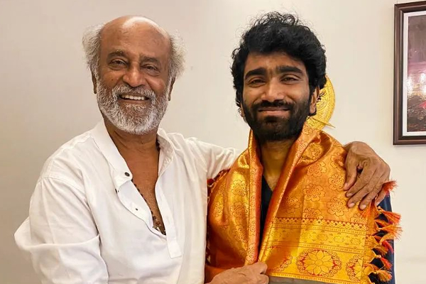 லண்டனில் பிரதீப் ரங்கநாதன்.. யாருக்கு கதை சொல்ல சென்றிருக்கிறார் தெரியுமா | Pradeep Ranganathan In London To Meet Subaskaran லண்டனில் பிரதீப் ரங்கநாதன்.. யாருக்கு கதை சொல்ல சென்றிருக்கிறார் தெரியுமா | Pradeep Ranganathan In London To Meet Subaskaran