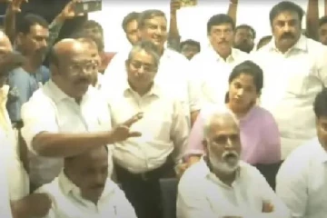 யார் மனுவை முதலில் பெறுவது? ஒரே சமயத்தில் வந்த சேகர்பாபு-ஜெயக்குமார்; இரு தரப்பும் வாக்கு வாதம்!