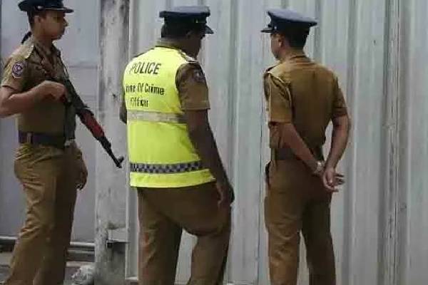 மோட்டார் சைக்கிள் மீது மோதிய சொகுசு பேருந்து ; மோட்டார் சைக்கிள் சாரதி படுகாயம் | Bus Collides With Motorcycle Fish Scattered Street