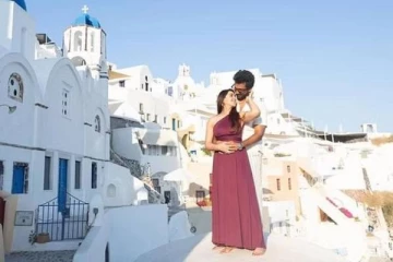 நடுரோட்டில் Lip Kiss கொடுத்து தனது திருமண நாளை கொண்டாடி ஆதி-நிக்கி கல்ராணி- வைரல் வீடியோ